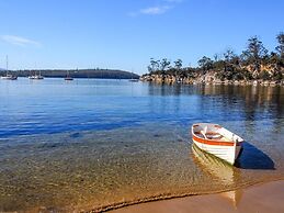Three Beaches - Chic Eco Home Tasmania