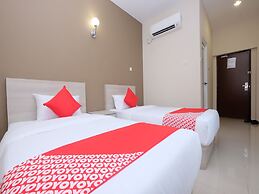 Super OYO 43935 Mancalin Hotel