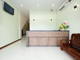 Super OYO 43935 Mancalin Hotel