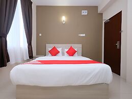 Super OYO 43935 Mancalin Hotel