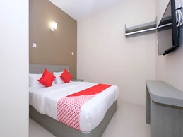 Super OYO 43935 Mancalin Hotel