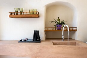 Pasithea Luxury Suites