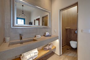 Pasithea Luxury Suites