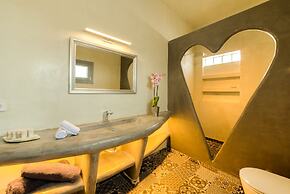 Pasithea Luxury Suites