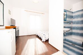 Guest House Rooms Rose