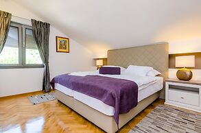 Villa Dolores Apartments