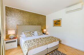 Villa Dolores Apartments