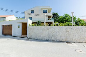 Villa Dolores Apartments