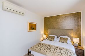 Villa Dolores Apartments