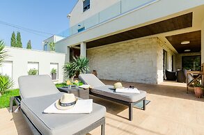 Villa Dolores Apartments