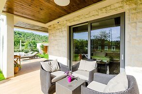 Villa Dolores Apartments