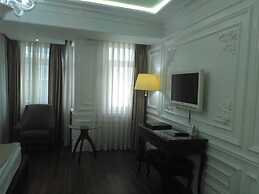 Cartoon Residence - Adults Only