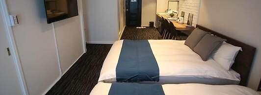 N.33 Hakata Sta. River Side