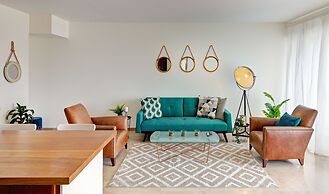 Beach Front Stylish Hugh 2DBR