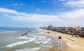 Beach Front Stylish Hugh 2DBR