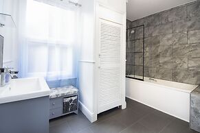 Modern Exeter City Cottage Howell Road