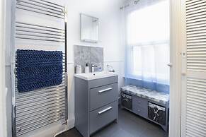 Modern Exeter City Cottage Howell Road