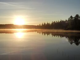 Isokenkäisten Klubi, Wilderness lodge