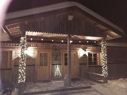 Isokenkäisten Klubi, Wilderness lodge