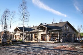 Isokenkäisten Klubi, Wilderness lodge