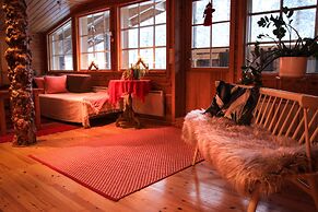 Isokenkäisten Klubi, Wilderness lodge