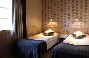 Isokenkäisten Klubi, Wilderness lodge