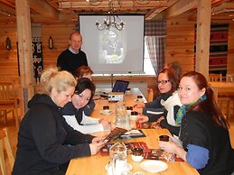 Isokenkäisten Klubi, Wilderness lodge