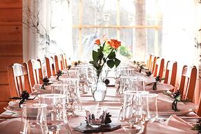 Isokenkäisten Klubi, Wilderness lodge