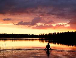 Isokenkäisten Klubi, Wilderness lodge