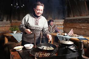 Isokenkäisten Klubi, Wilderness lodge