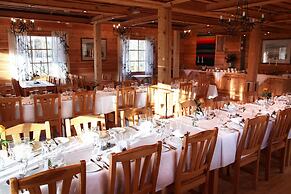 Isokenkäisten Klubi, Wilderness lodge