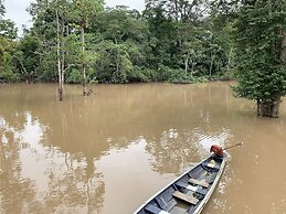 Yacumama Lodge & Excursions