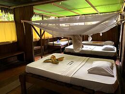 Yacumama Lodge & Excursions