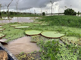 Yacumama Lodge & Excursions