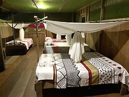 Yacumama Lodge & Excursions