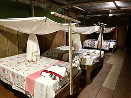 Yacumama Lodge & Excursions