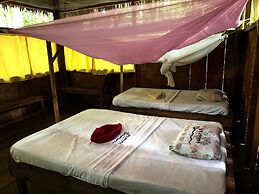 Yacumama Lodge & Excursions