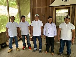 Yacumama Lodge & Excursions