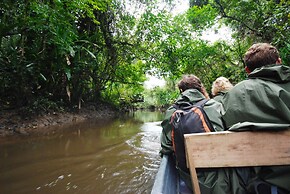 Yacumama Lodge & Excursions