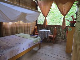 Yacumama Lodge & Excursions