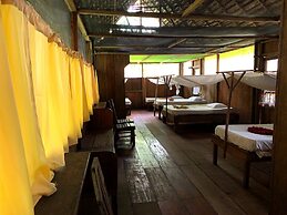 Yacumama Lodge & Excursions