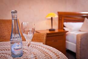 Hotel Spies