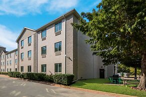 Quality Inn & Suites Roanoke - Fort Worth North