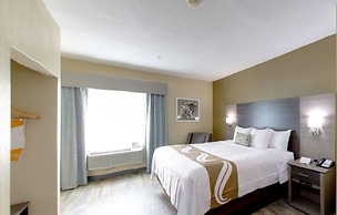 Quality Inn & Suites Roanoke - Fort Worth North