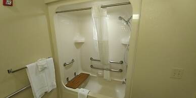 Quality Inn & Suites Roanoke - Fort Worth North