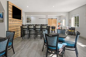 Quality Inn & Suites Roanoke - Fort Worth North