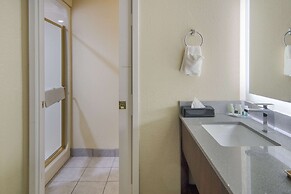 Quality Inn & Suites Roanoke - Fort Worth North