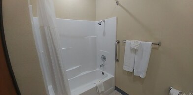 Quality Inn & Suites Roanoke - Fort Worth North
