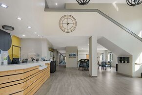 Quality Inn & Suites Roanoke - Fort Worth North
