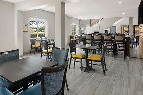 Quality Inn & Suites Roanoke - Fort Worth North